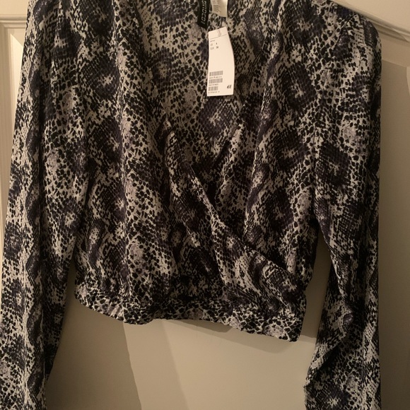 H&M snakeskin crop top - Picture 2 of 3